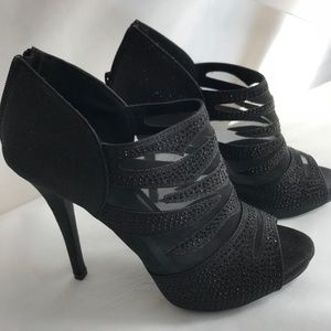 8.5 Black peep for heels